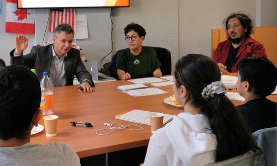 Matt Thistlethwaite and Rosa Loria interact with participants in Sydney MCS's youth employment program.